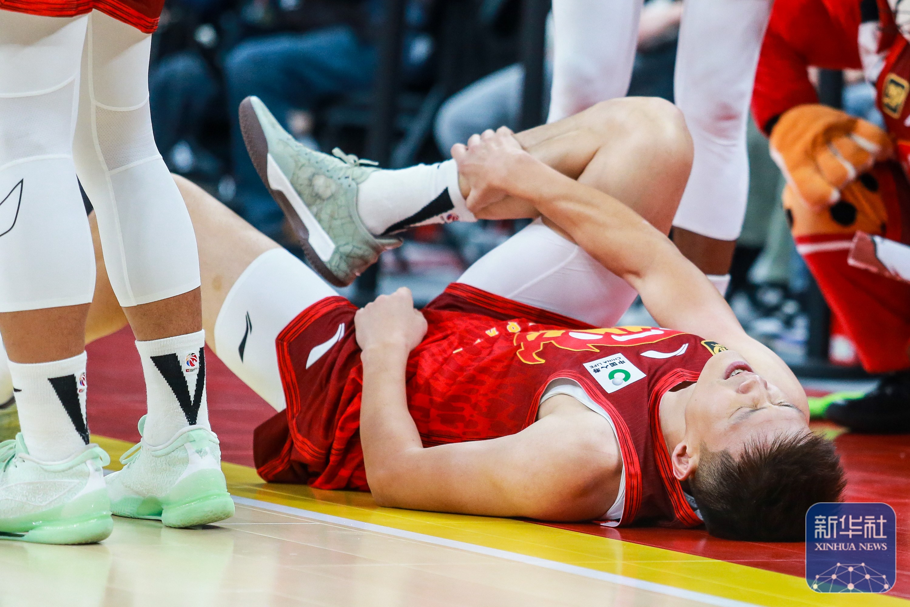 西汉姆迎CBA常规赛关键赛，今夜刷新队史纪录，赛场秩序良好，身体对抗强度拉满的简单介绍